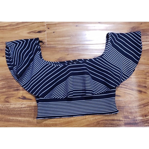 Romeo + juliet off the shoulder crop Top size large - Picture 1 of 3